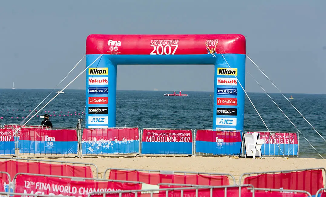 giant-event-arch