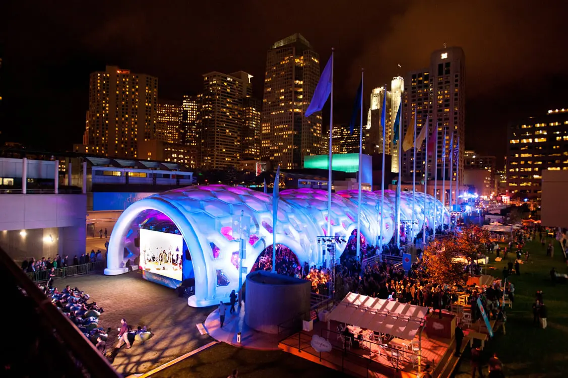 giant-exhibition-event-inflatable