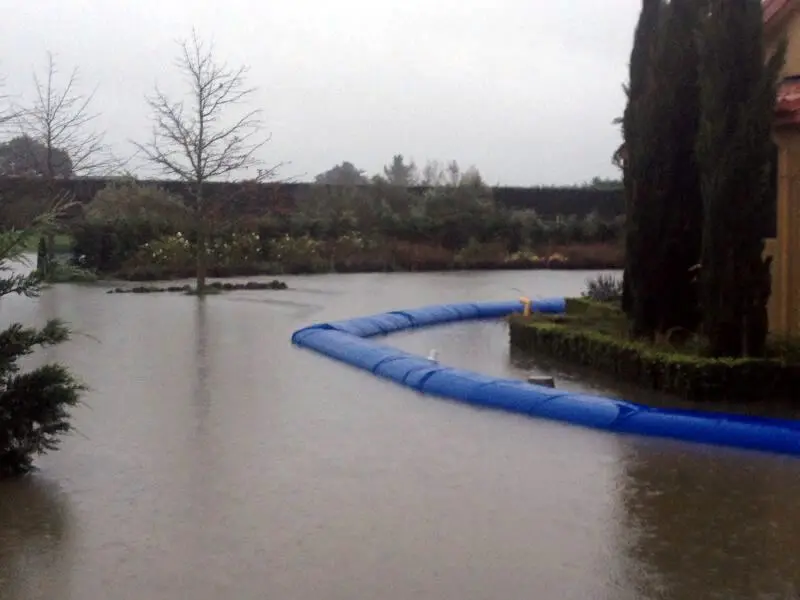 custom-inflatable-flood-barriers