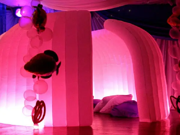 inflatable-office-with-LED-lights